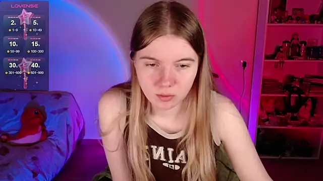 Snapshot of Strawberry_juli chatting on May 22, 3:57 am Strawberry juli online show from May 22, 3:57 am