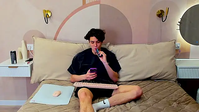 Snapshot of TravisRevas chatting on February 18, 2:46 pm TravisRevas online show from February 18, 2:46 pm