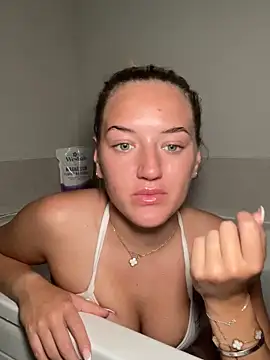 Snapshot of MissMaisiex chatting on October 4, 7:34 pm MissMaisiex online show from October 4, 7:34 pm