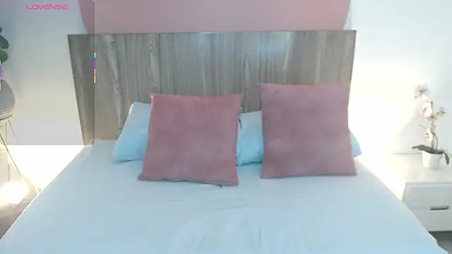 dulce victoriaa  online show from March 30, 10:00 pm