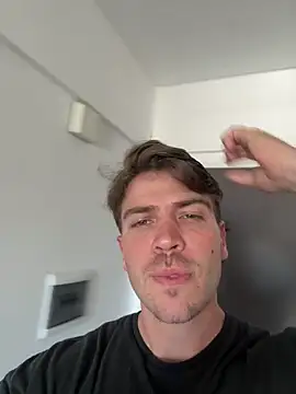 Snapshot of shuki0101 chatting on February 10, 3:16 pm shuki0101 online show from February 10, 3:16 pm