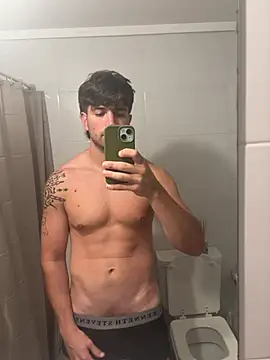 Snapshot of shuki0101 chatting on February 13, 3:30 pm shuki0101 online show from February 13, 3:30 pm