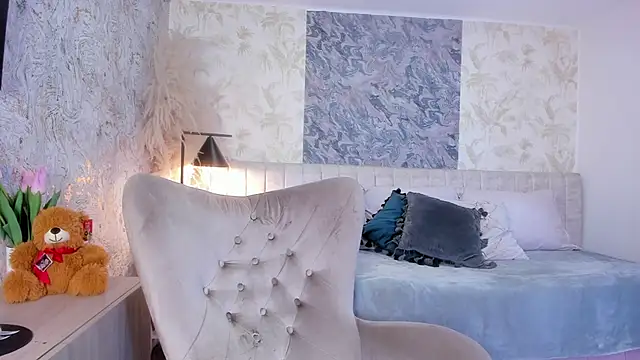 Liannaa  online show from November 7, 7:36 pm