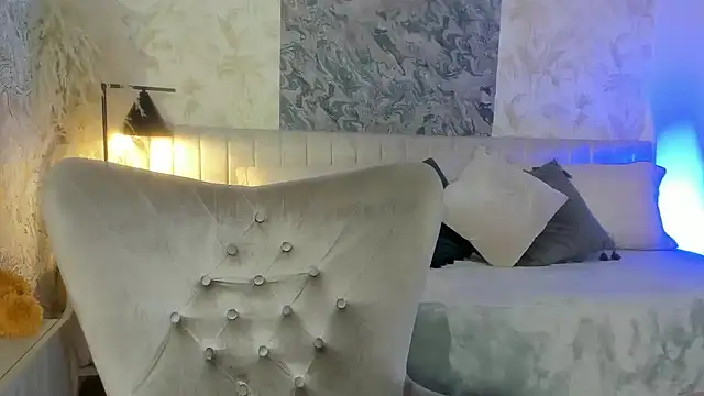 Liannaa  online show from December 2, 7:42 pm