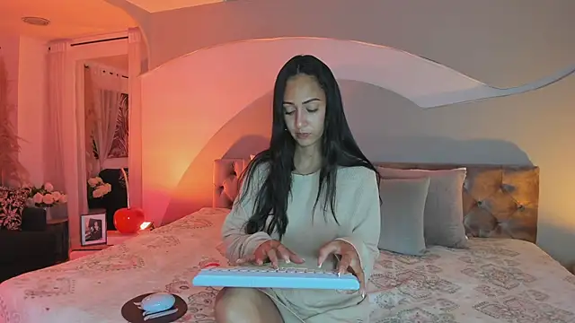 Elizabeth clark  online show from December 21, 12:45 pm