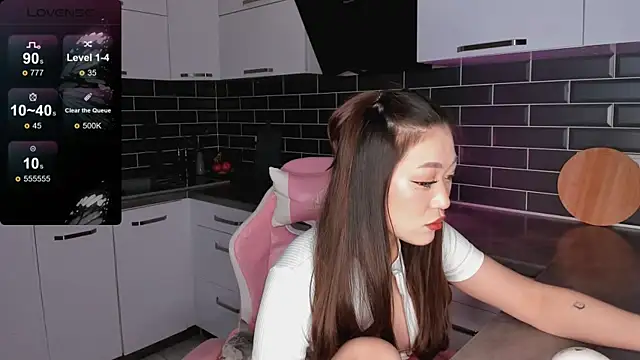 Snapshot of ShaiyaMinn3 chatting on March 3, 6:25 pm ShaiyaMinn3 online show from March 3, 6:25 pm