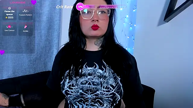 Snapshot of Curvybaddie99 chatting on October 29, 8:54 pm Curvybaddie99 online show from October 29, 8:54 pm