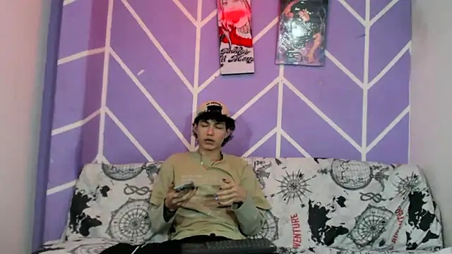 Snapshot of Maxxi_hot23 chatting on September 18, 7:27 pm Maxxi hot23 online show from September 18, 7:27 pm