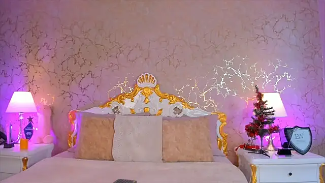 ScarlettWallace online show from December 19, 9:11 pm