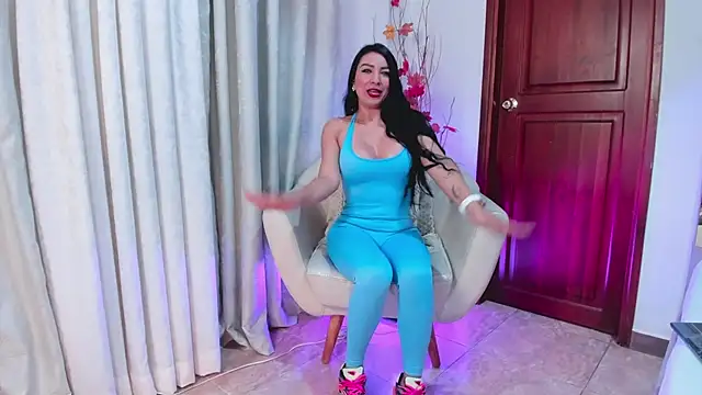 Snapshot of SeleneLujan chatting on February 27, 11:41 am SeleneLujan online show from February 27, 11:41 am