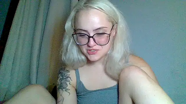 Snapshot of sluttypumpkin chatting on July 12, 10:06 am sluttypumpkin online show from July 12, 10:06 am