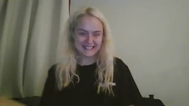 Snapshot of sluttypumpkin chatting on July 16, 2:39 am sluttypumpkin online show from July 16, 2:39 am