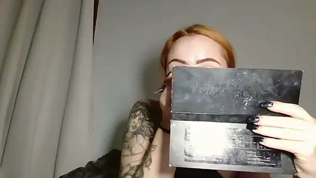 Snapshot of sluttypumpkin chatting on July 18, 1:32 am sluttypumpkin online show from July 18, 1:32 am