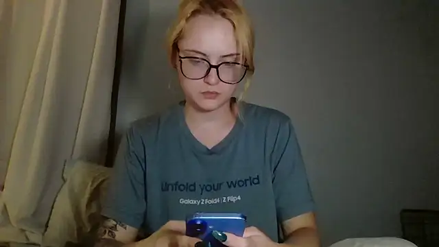 Snapshot of sluttypumpkin chatting on August 9, 6:18 am sluttypumpkin online show from August 9, 6:18 am