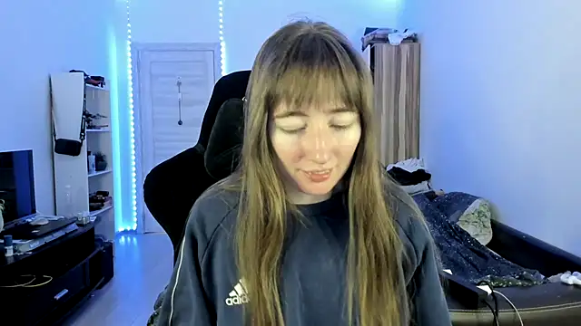 bekkawell online show from December 4, 5:10 pm