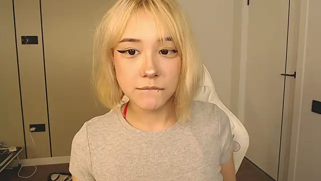 Snapshot of ka00ru_chan chatting on July 27, 6:15 pm ka00ru chan online show from July 27, 6:15 pm