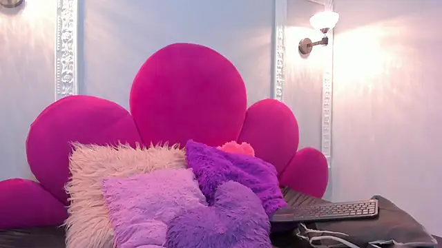 Bonniie 22 online show from October 17, 5:15 pm