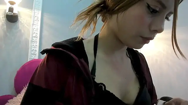 Bonniie 22 online show from March 12, 8:15 pm