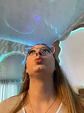 madisonjones- online show from December 21, 7:10 pm