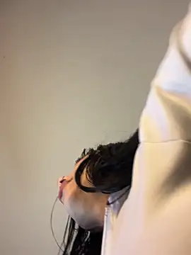 i sabella 25 online show from April 30, 3:57 am
