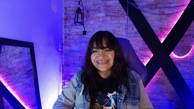 TaraTaylorr online show from March 22, 6:00 am