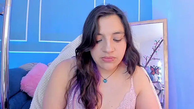 TaraTaylorr online show from April 6, 3:59 am