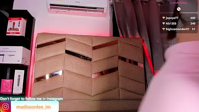 Snapshot of MadissonLee__ chatting on July 10, 10:23 pm MadissonLee online show from July 10, 10:23 pm