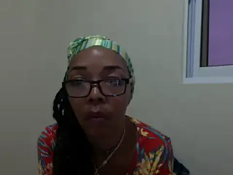 Snapshot of Ladyzee25 chatting on July 28, 11:37 pm Ladyzee25 online show from July 28, 11:37 pm