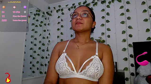 Snapshot of victtoria_cane63 chatting on June 11, 11:14 pm victtoria cane63 online show from June 11, 11:14 pm