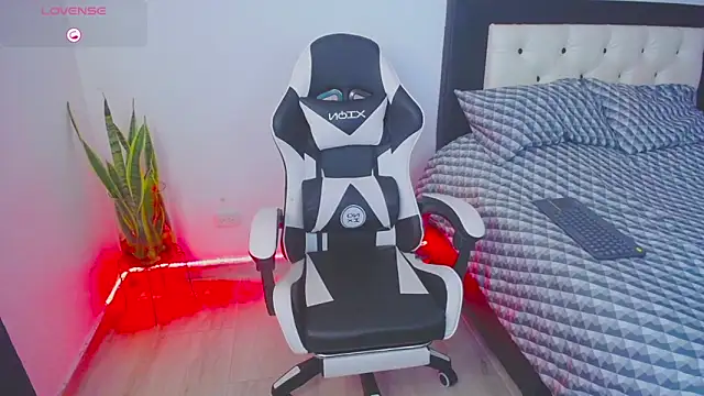 CarolinneFiotti online show from October 30, 3:02 pm