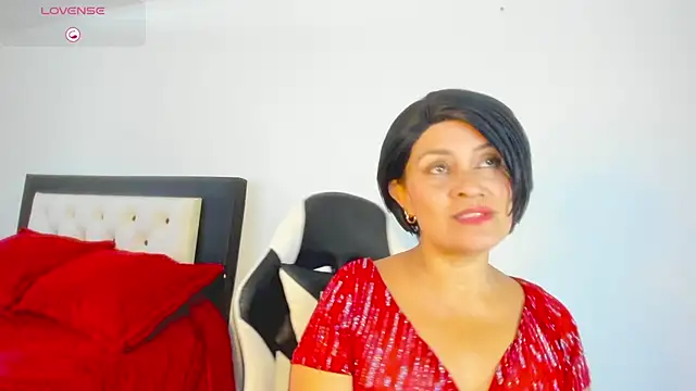 CarolinneFiotti online show from January 8, 4:53 pm