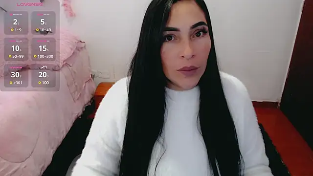 Snapshot of luna_lgomez_ chatting on March 4, 10:02 am luna lgomez  online show from March 4, 10:02 am