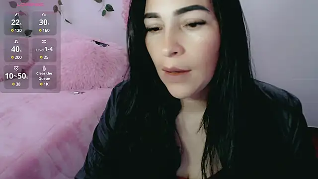 Snapshot of luna_lgomez_ chatting on March 7, 11:18 am luna lgomez  online show from March 7, 11:18 am