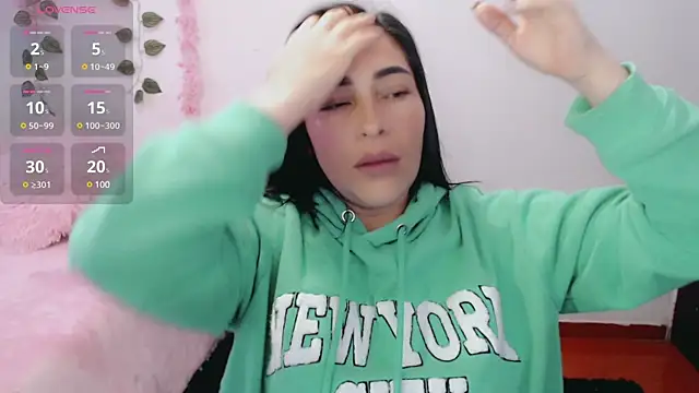 Snapshot of luna_lgomez_ chatting on March 13, 11:19 am luna lgomez  online show from March 13, 11:19 am