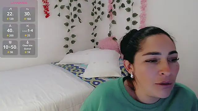 Snapshot of luna_lgomez_ chatting on March 18, 5:21 pm luna lgomez  online show from March 18, 5:21 pm