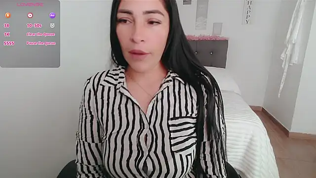 Snapshot of luna_lgomez_ chatting on October 9, 12:14 pm luna lgomez  online show from October 9, 12:14 pm