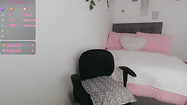 luna lgomez  online show from December 17, 1:39 pm