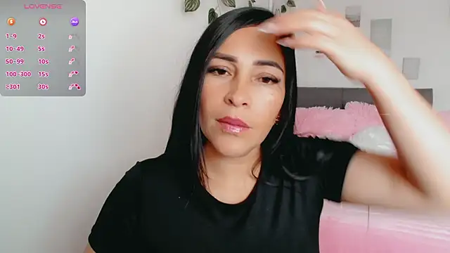 luna lgomez  online show from February 6, 1:03 pm