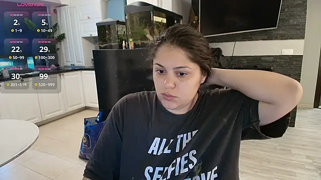 Layla- online show from September 18, 9:11 am