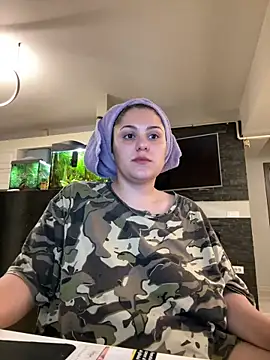 Snapshot of Layla- chatting on June 4, 6:25 pm Layla- online show from June 4, 6:25 pm