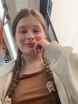 melicious  online show from March 5, 1:06 pm