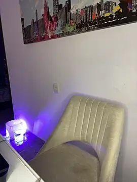 Snapshot of allison_wen chatting on October 30, 12:45 am allison wen online show from October 30, 12:45 am