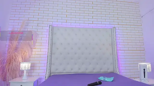 Emilly wilson  online show from October 9, 11:30 am