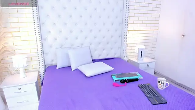 Emilly wilson  online show from November 21, 11:53 am