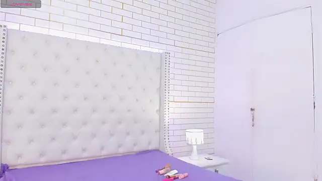 Emilly wilson  online show from January 12, 11:48 am