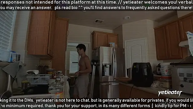 Snapshot of yetieater chatting on April 20, 4:32 pm yetieater online show from April 20, 4:32 pm
