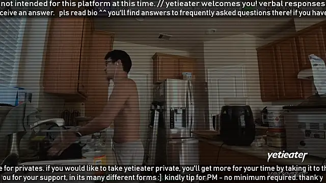 Snapshot of yetieater chatting on April 22, 4:19 pm yetieater online show from April 22, 4:19 pm