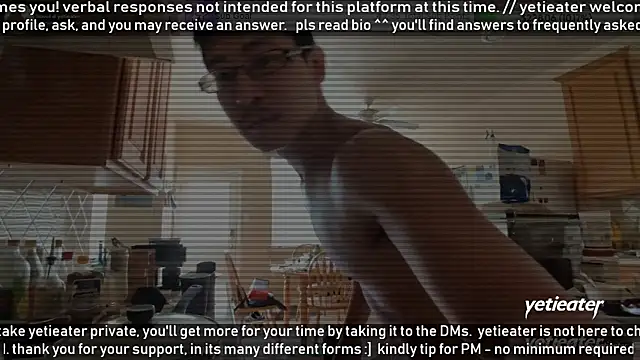 Snapshot of yetieater chatting on May 18, 4:13 pm yetieater online show from May 18, 4:13 pm