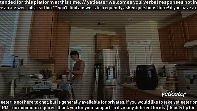 Snapshot of yetieater chatting on May 28, 4:26 pm yetieater online show from May 28, 4:26 pm