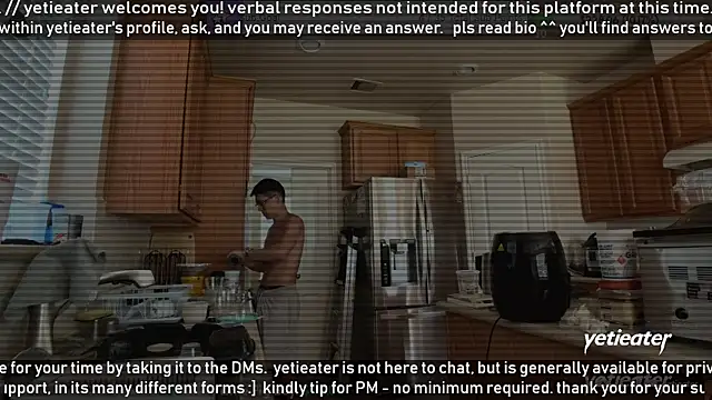 Snapshot of yetieater chatting on June 3, 4:34 pm yetieater online show from June 3, 4:34 pm